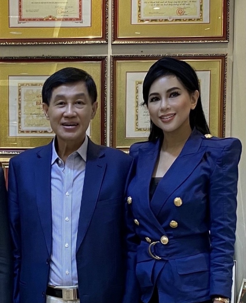 Phu nhân tỷ phú Johnathan Hạnh Nguyễn lại đoạt thêm giải Doanh nhân Châu Á 2021