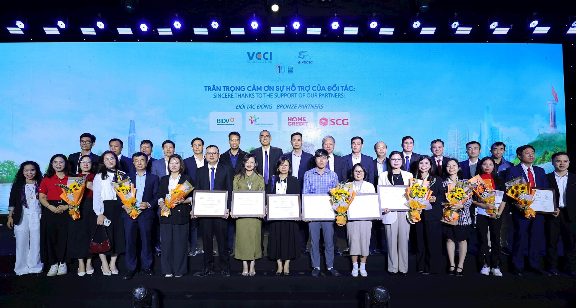 SCG và 7 công ty thành viên được vinh danh Top 100 doanh nghiệp bền vững 2025