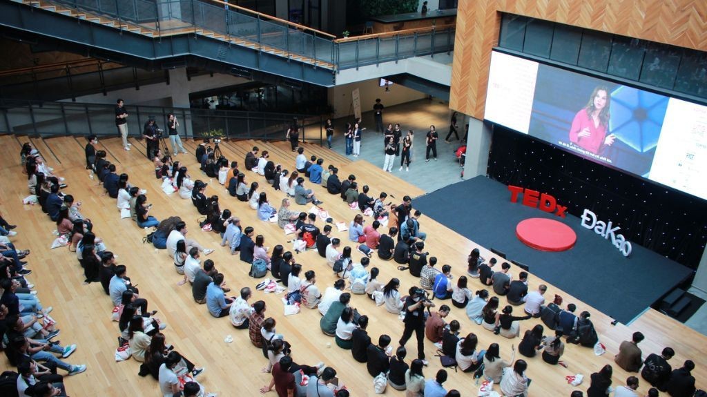 Từ TEDxĐaKao đến TEDxSaigon: Tiếp nối hành trình 8 năm lan tỏa tri thức bằng một tầm nhìn rộng lớn hơn Từ TEDxĐaKao đến TEDxSaigon: Tiếp nối hành trình 8 năm lan tỏa tri thức bằng một tầm nhìn rộng lớn hơn