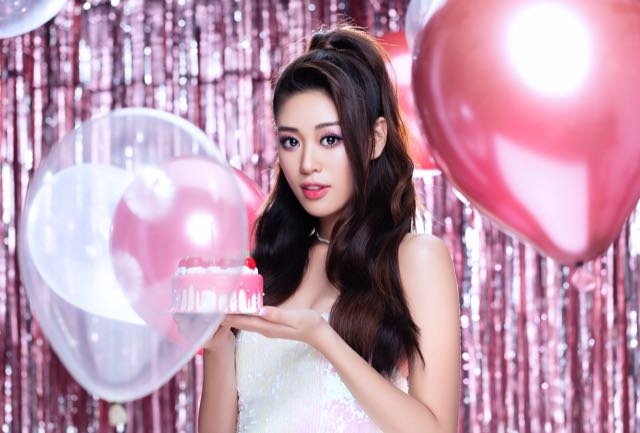 Hoa hậu Khánh Vân mừng tuổi 25 bằng bộ ảnh kỷ niệm đặc biệt