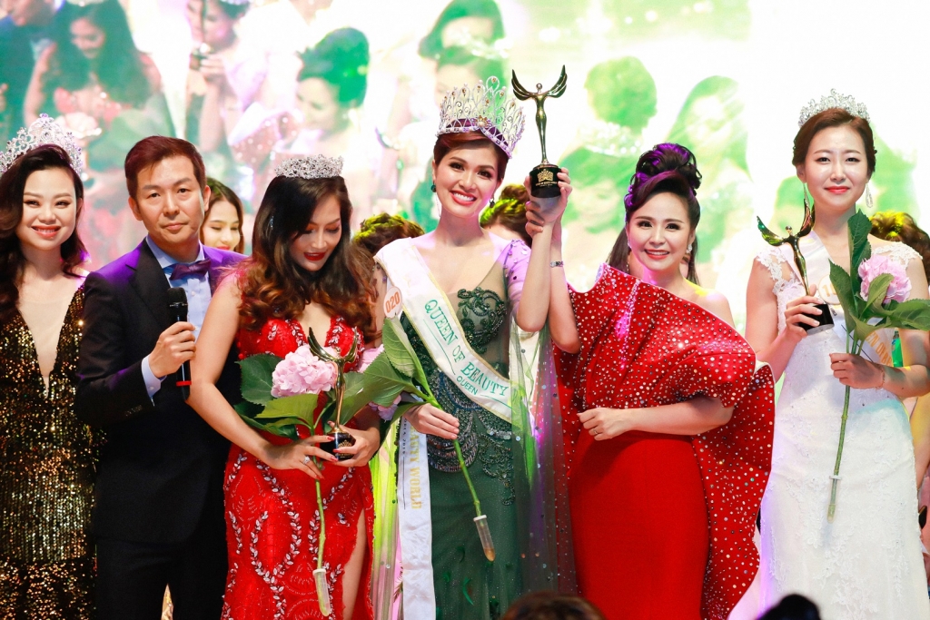 Hành trình bà mẹ 5 con Oanh Yến đăng quang Queen of Beauty World 2019