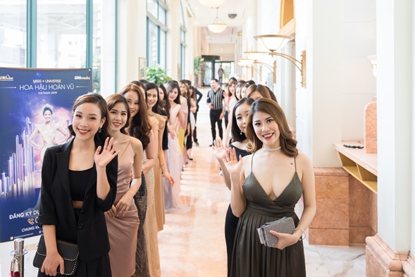 H’Hen Niê, Võ Hoàng Yến hướng dẫn cách chọn trang phục cho các thí sinh tại Hà Nội
