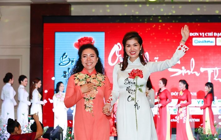 Nữ hoàng Maria Hồ Oanh Yến làm vedette trong chương trình Ơn nghĩa sinh thành mùa vu lan báo hiếu
