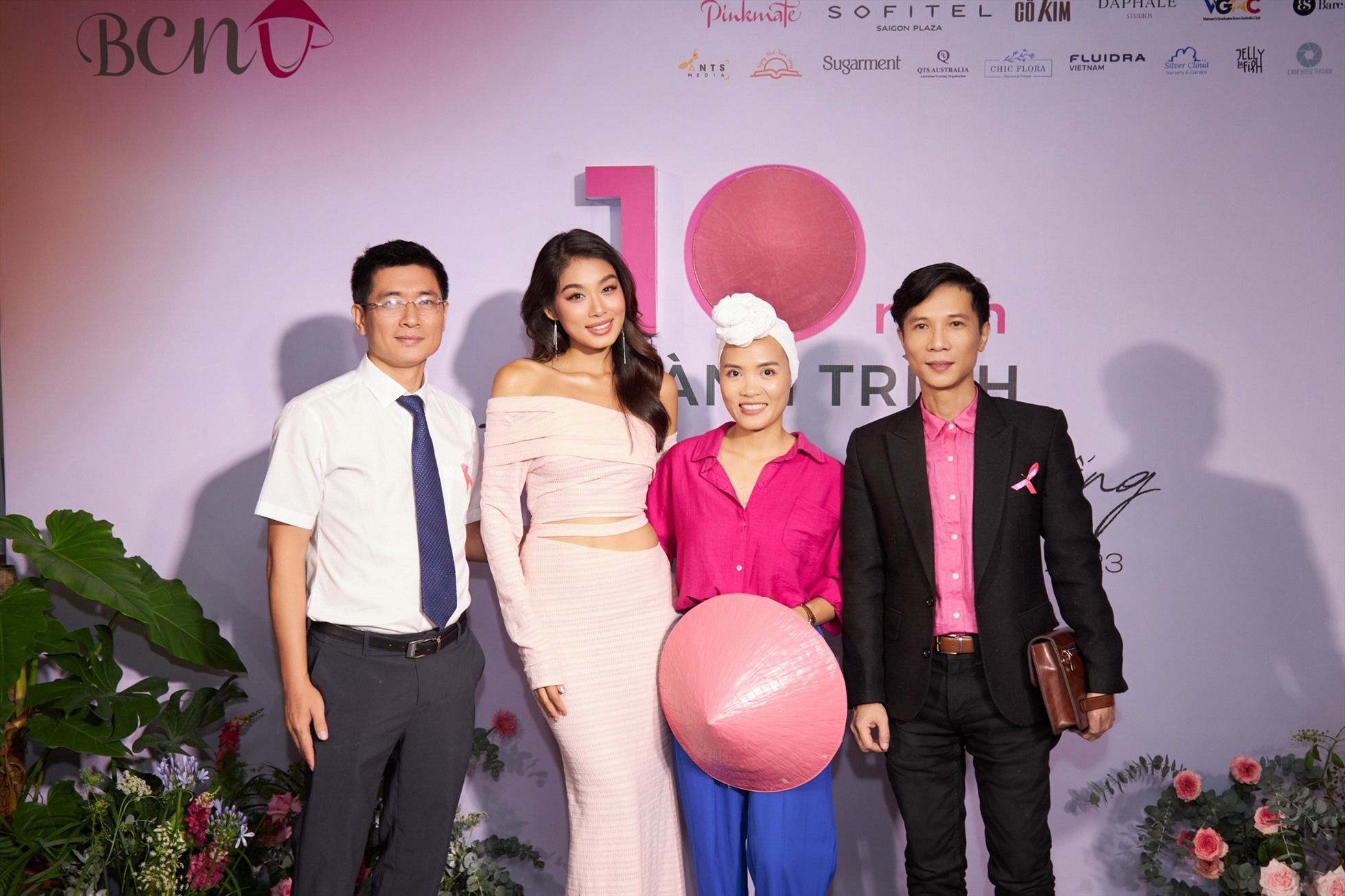 Đại sứ Thảo Nhi Lê xuất hiện rạng rỡ trong kỷ niệm 10 năm tổ chức mạng lưới ung thư vú Việt Nam