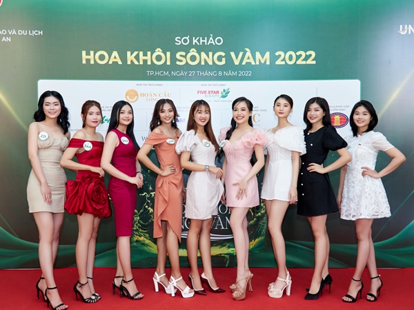 Thí sinh Hoa khôi Sông Vàm 2022 duyên dáng diện áo bà ba tại vòng sơ khảo ở TP. Hồ Chí Minh