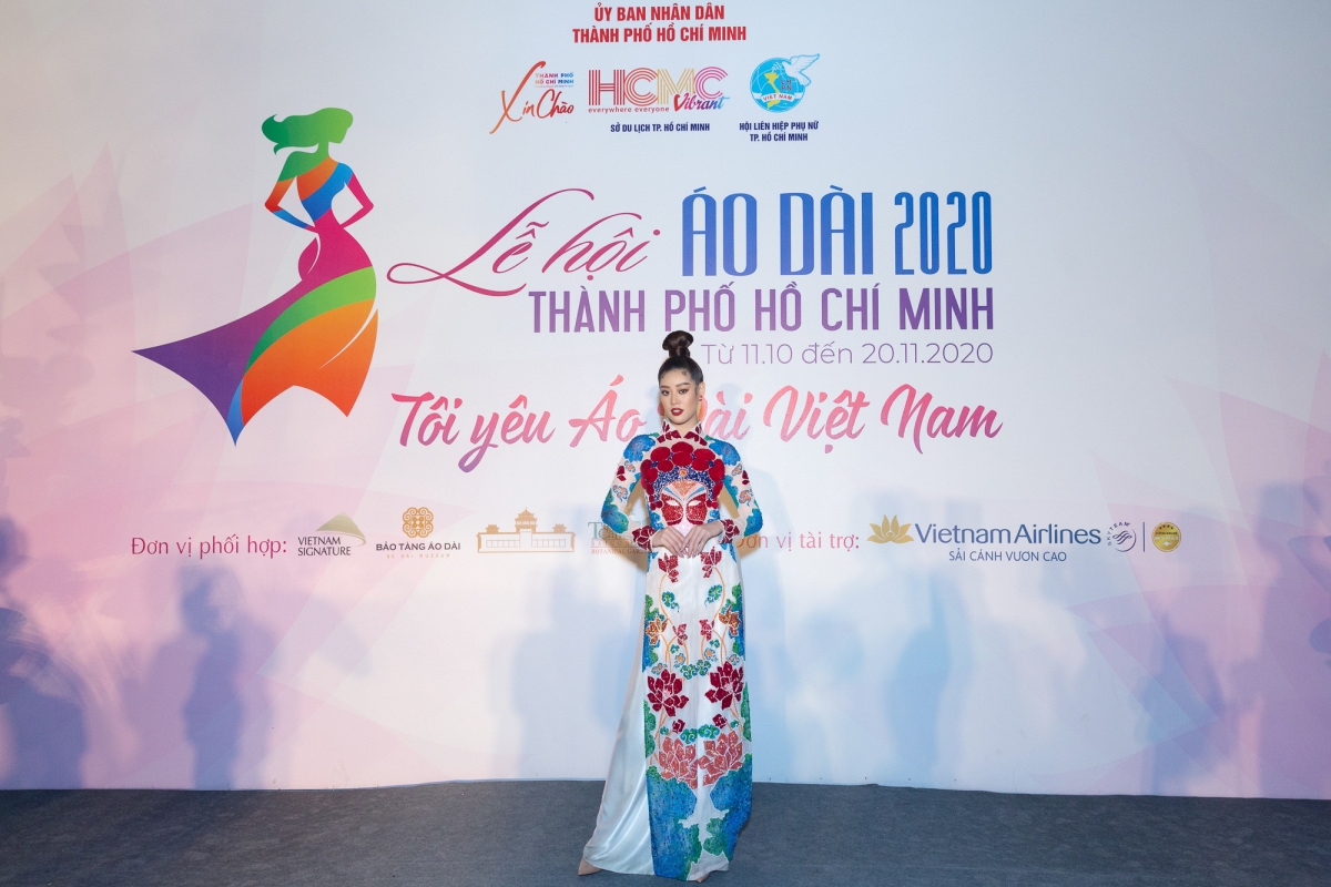 Hoa hậu Khánh Vân đẹp rạng rỡ, trình diễn tại 