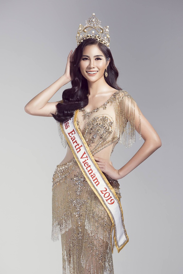 Á Hậu Hoàng Hạnh chính thức đại diện Việt Nam thi Hoa hậu Trái Đất 2019