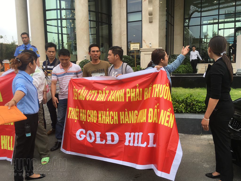 Tập đoàn Đất Xanh “đuổi” khách hàng ra đường khi đến trụ sở đòi sổ đỏ dự án Gold Hill