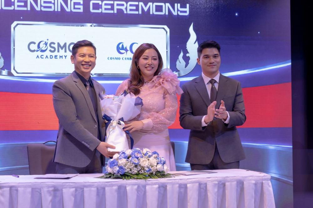 Cosmo Academy ký kết nhượng quyền thương hiệu với Camvibe Entertainment, chính thức thành lập Cosmo Academy Cambodia