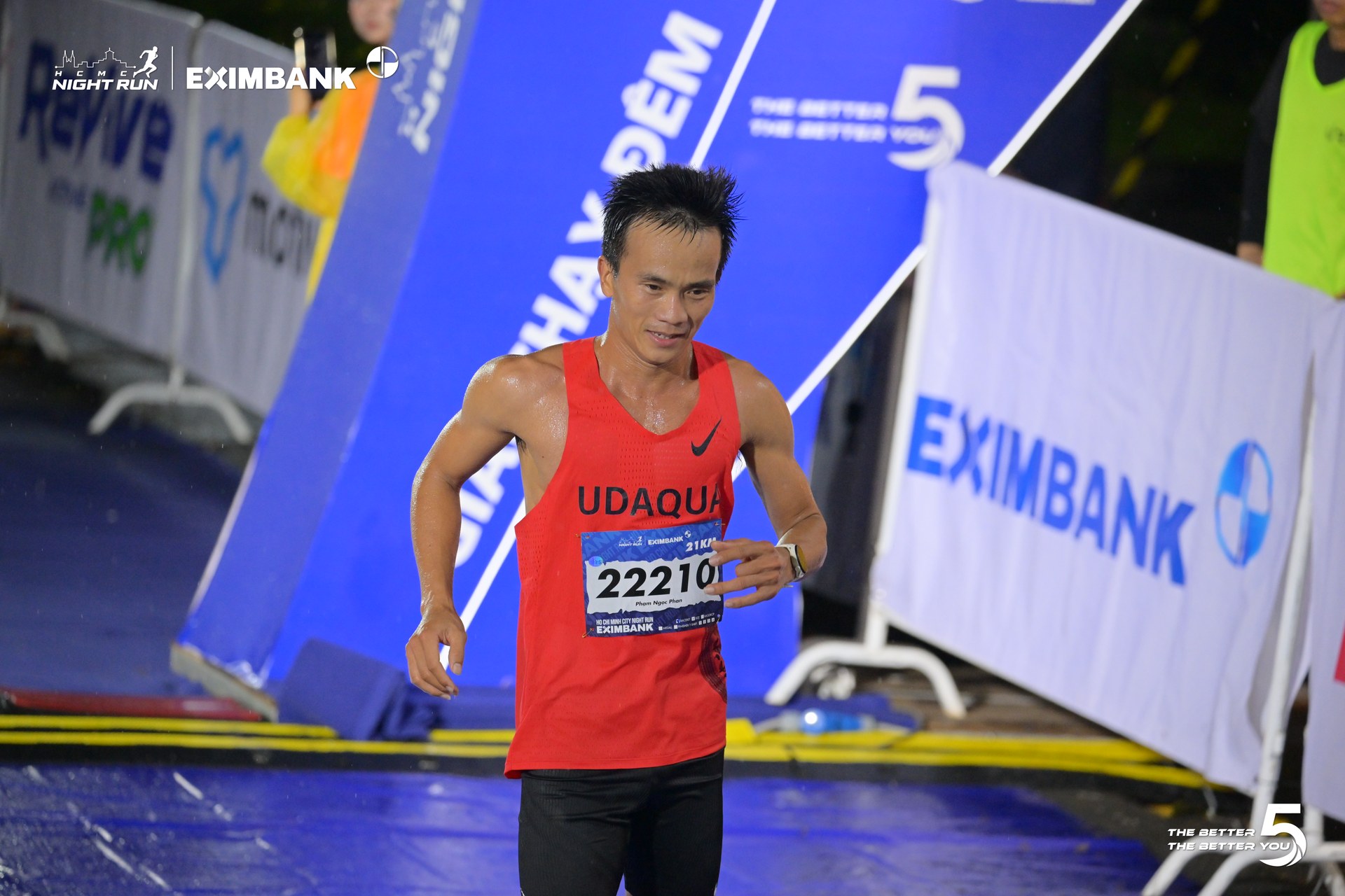 Phạm Ngọc Phan trở lại ngôi vương HALF MARATHON tại giải chạy đêm TP.HCM