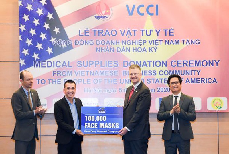 Công ty Việt tặng 1,3 triệu khẩu trang cho người Mỹ