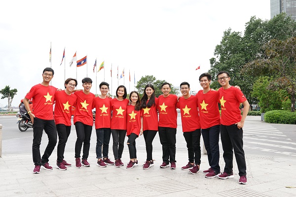 Đoàn Đại biểu SSEAYP Việt Nam lần thứ 45 mang quốc kỳ ôm trọn Việt Nam